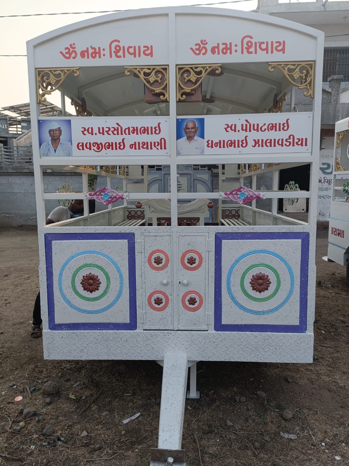 શાંતિ રથ — વર્કશોપ પર આગળ ત્રણ-ચતુર્થાંશ દૃશ્ય